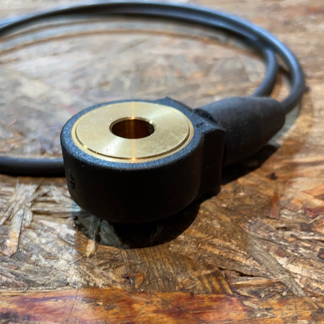 Original GM Opel Vectra B 1,6 Calibra Omega B Sintra Klopfsensor Neu