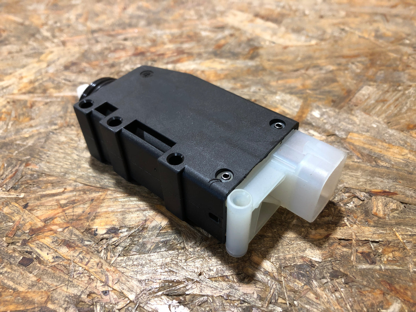 Original GM Opel Astra F Omega B Stellmotor 12V Neu