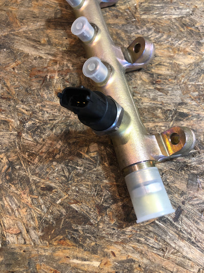 Original GM Opel Movano A Verteilerrohr Kraftstoffeinspritzung Neu