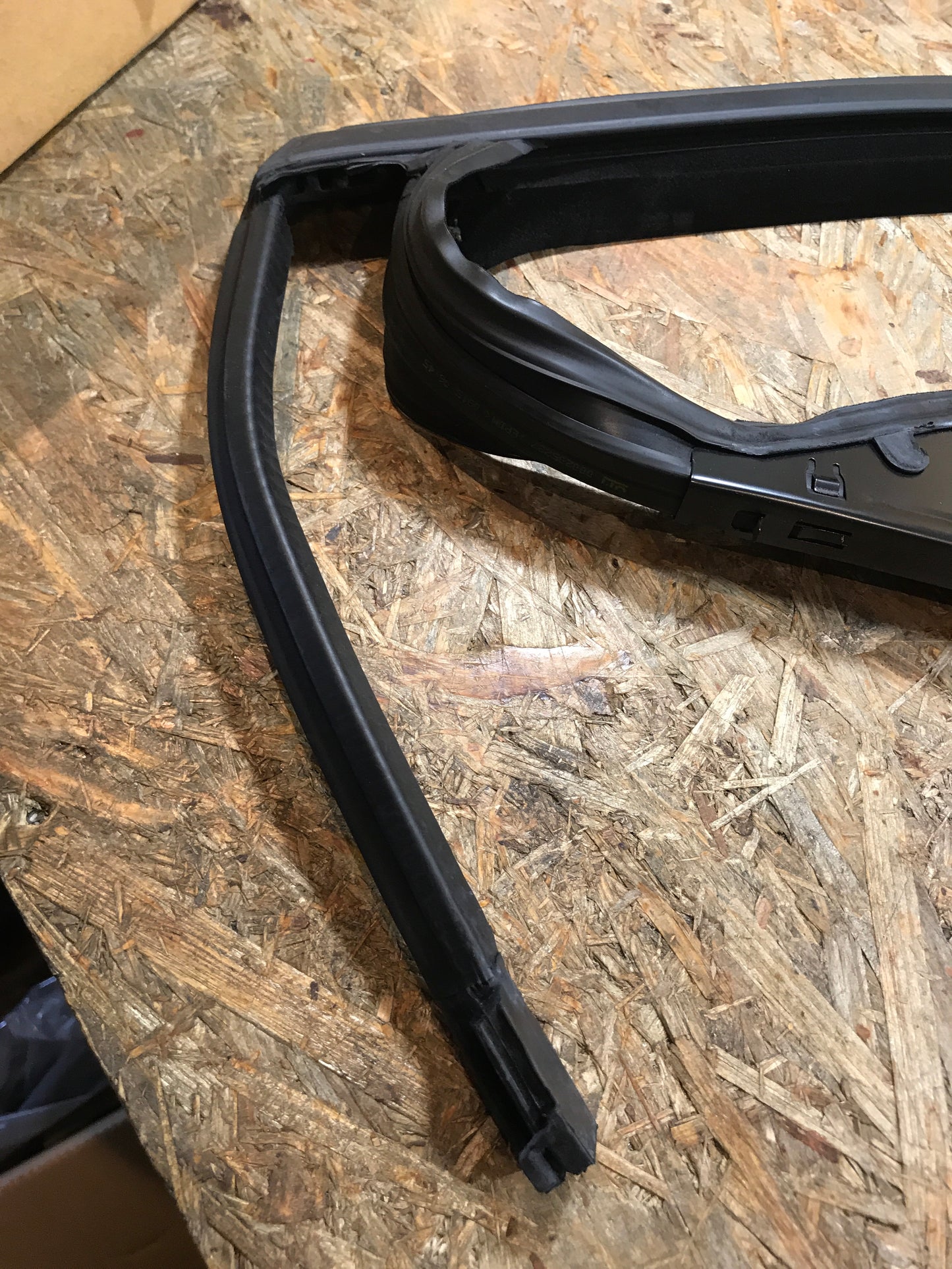 Original Opel Astra J Dichtung fensterführung vorne links NEU