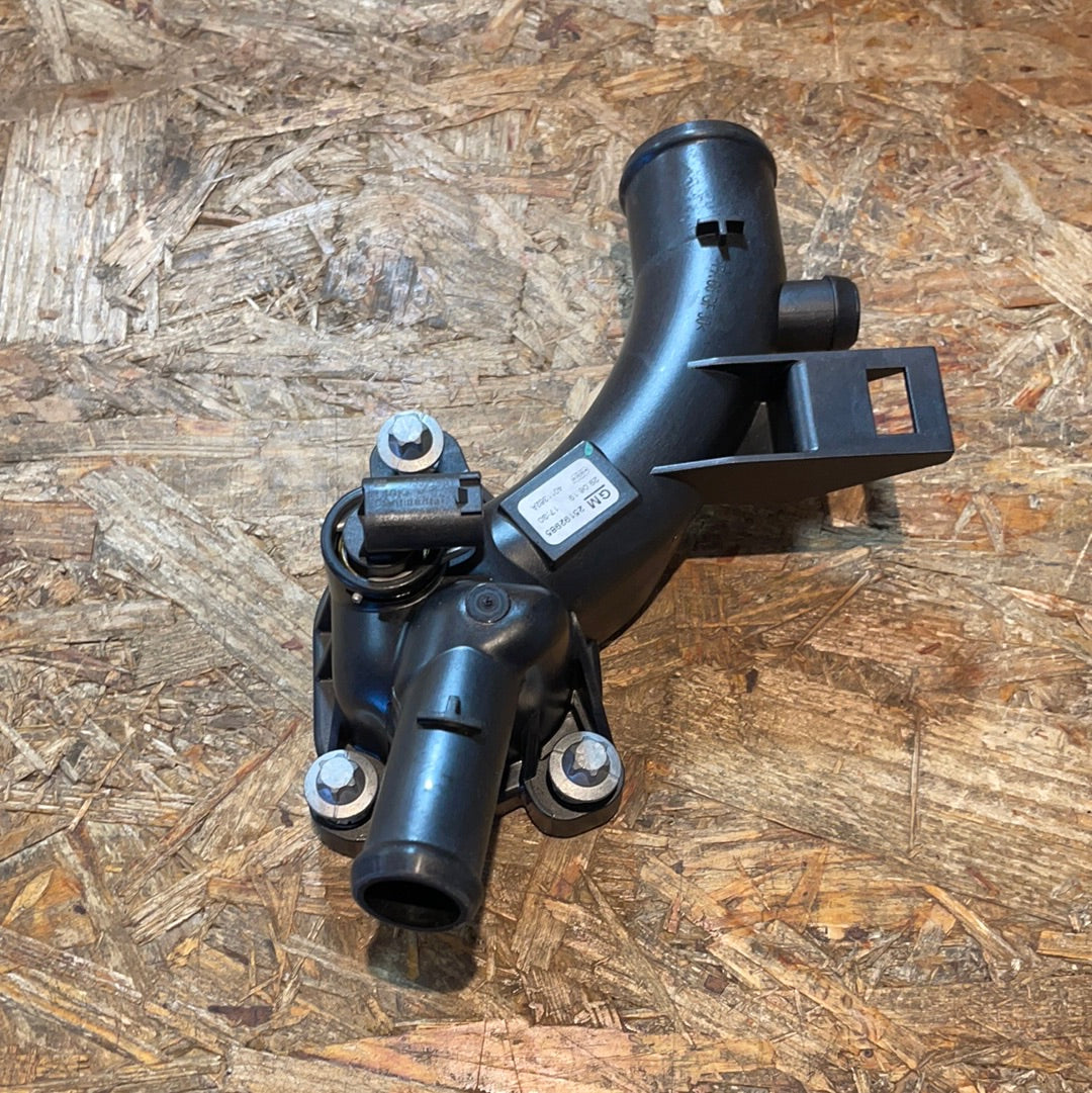 Original GM Opel Adam Astra J Corsa D/E Meriva B Kühlmittelflansch Neu