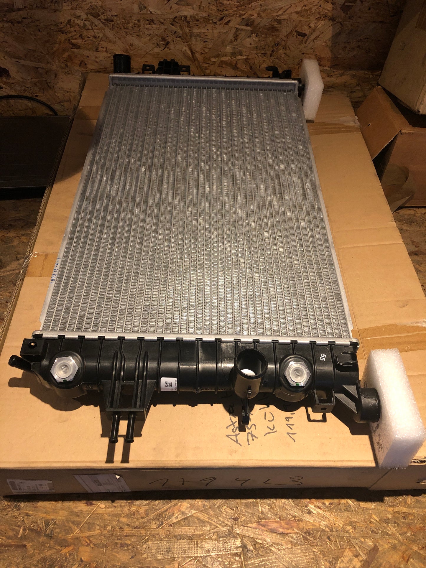 Original Opel Astra H 75-100 PS Kühler Neu