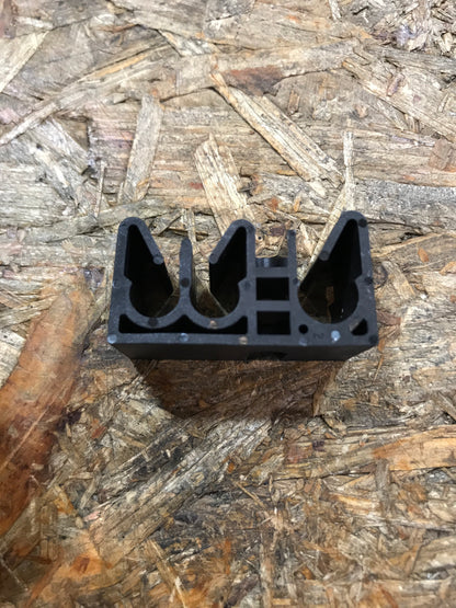 Original Opel Sintra X20XE Kraftstoffleitung Halteclips NEU