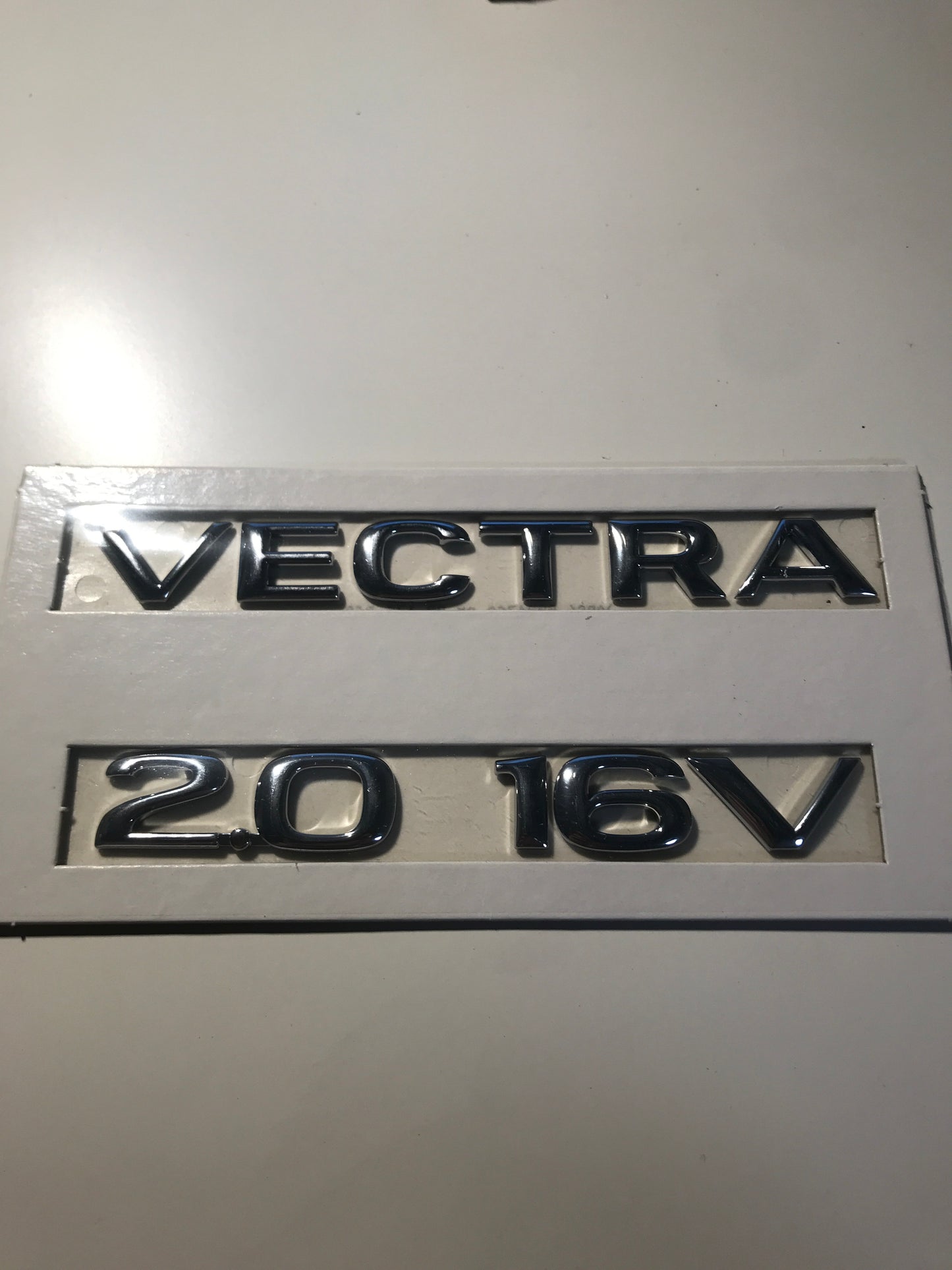 Original Vectra B 2,0 16V Schriftzug NEU