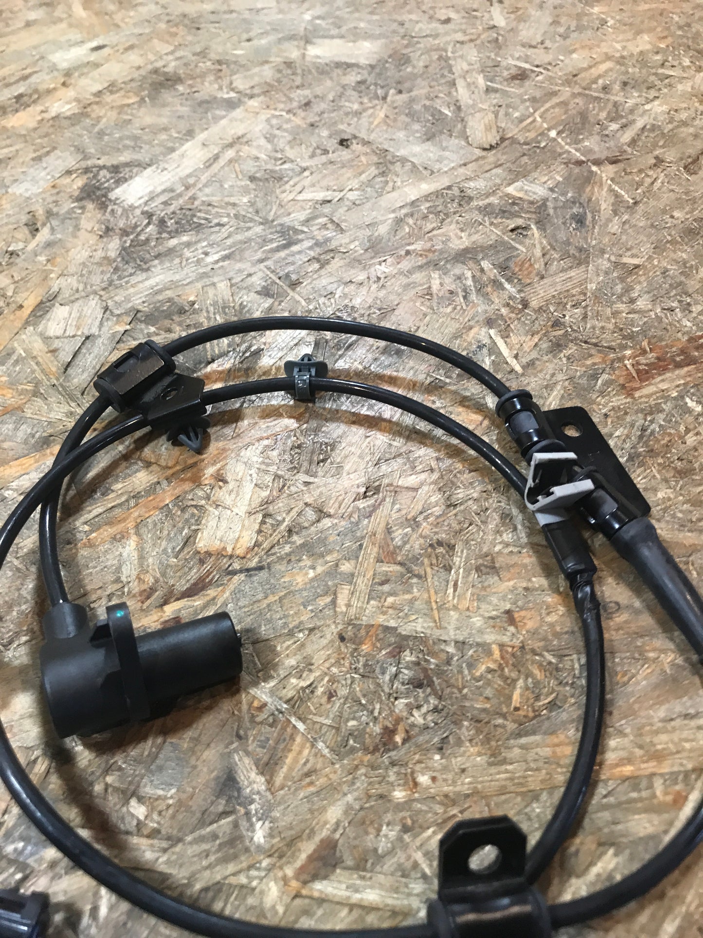 Hyundai Coupe 01-08 ABS-Sensor vorne links NEU
