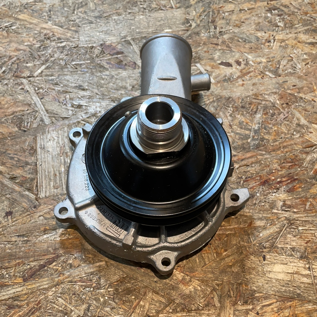 Original GM Opel Astra F/G Corsa B Vectra 1.7D Wasserpumpe Neu