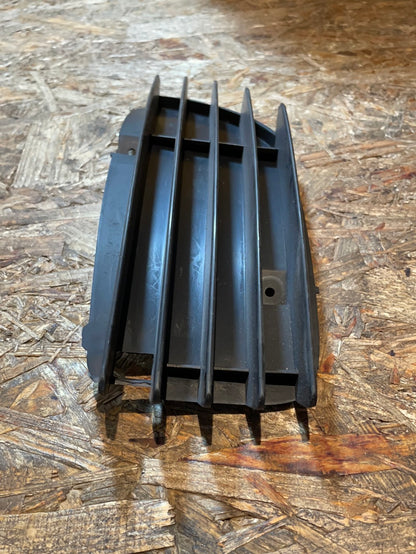 Original GM Opel Omega B Lüftungsgitter vorne links Stoßstange Neu