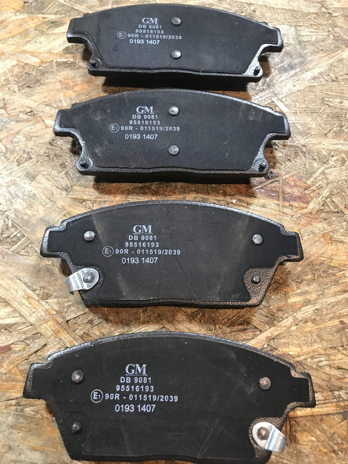 Original Opel Astra J Zafira C 16“ Bremsbeläge Satz vorne  NEU