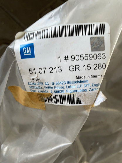 Original GM Opel Astra G Zafira A Teppich vorne mit Bruchstelle