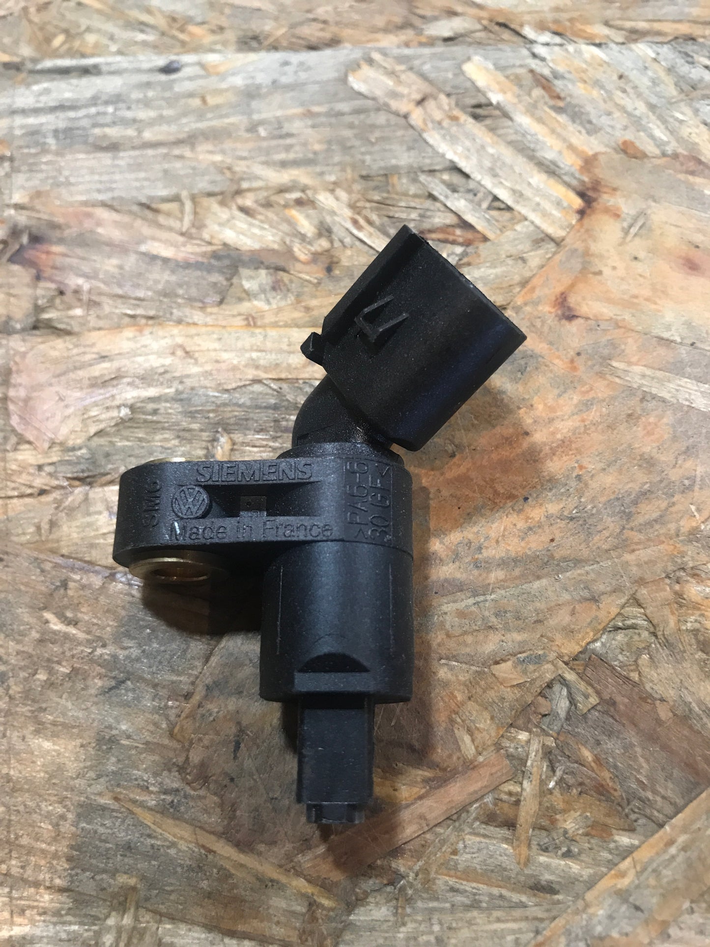 VW Bora Golf Lupo Passat Roco  /  Audi  /  Seat  / skoda ABS-Sensor vorne rechts NEU