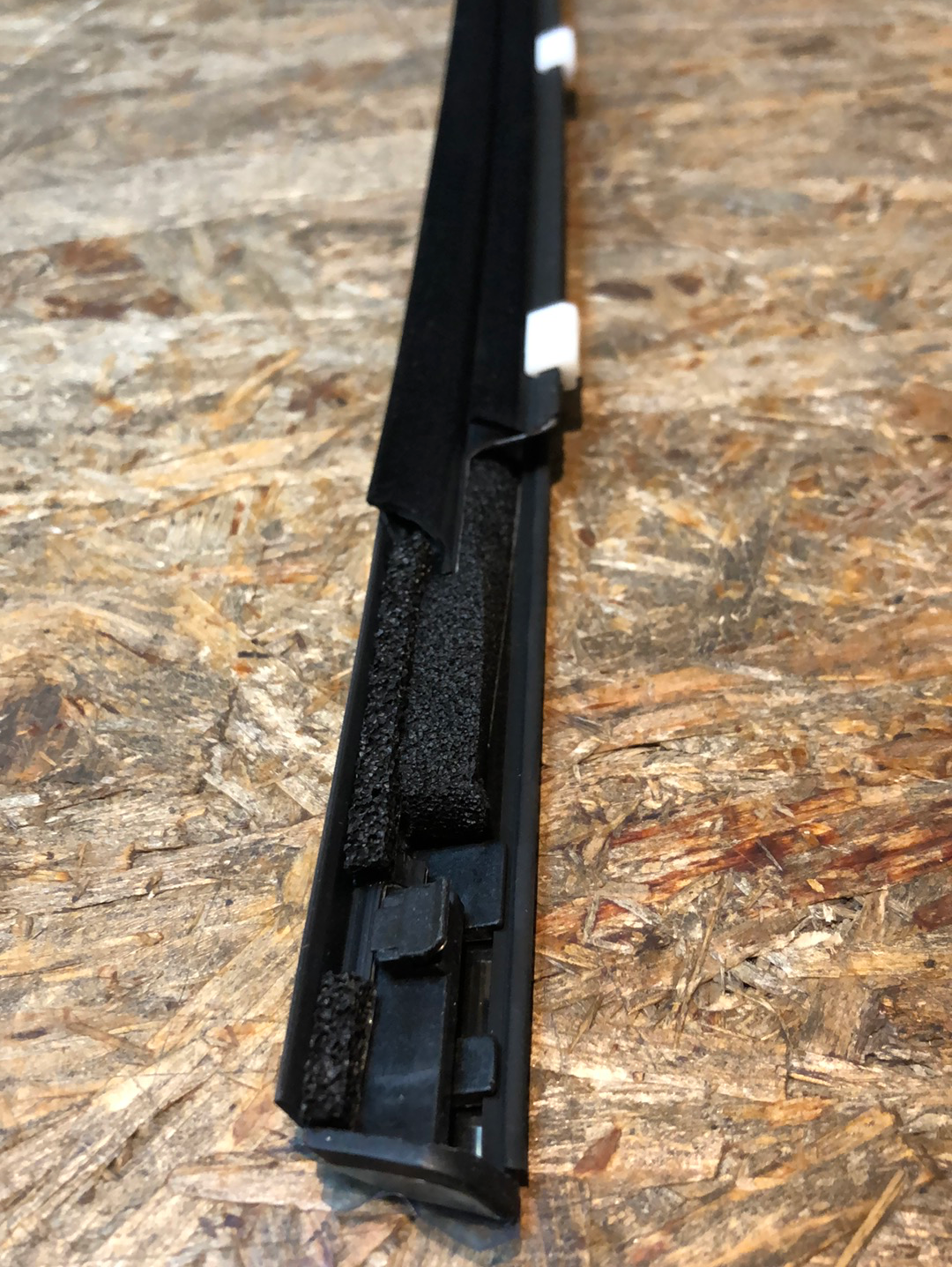 Original GM Opel Mokka Fensterleiste Gummiaabdichtung Zierleiste hinten rechts Neu
