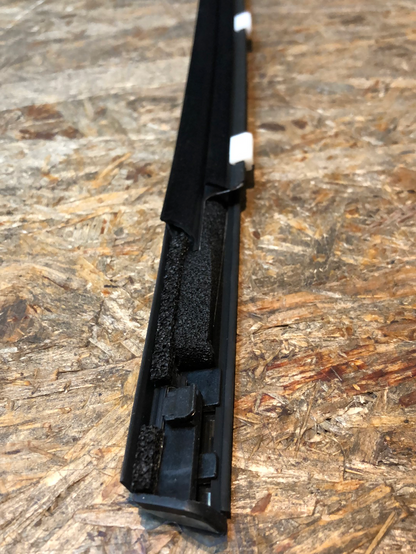 Original GM Opel Mokka Fensterleiste Gummiaabdichtung Zierleiste hinten rechts Neu