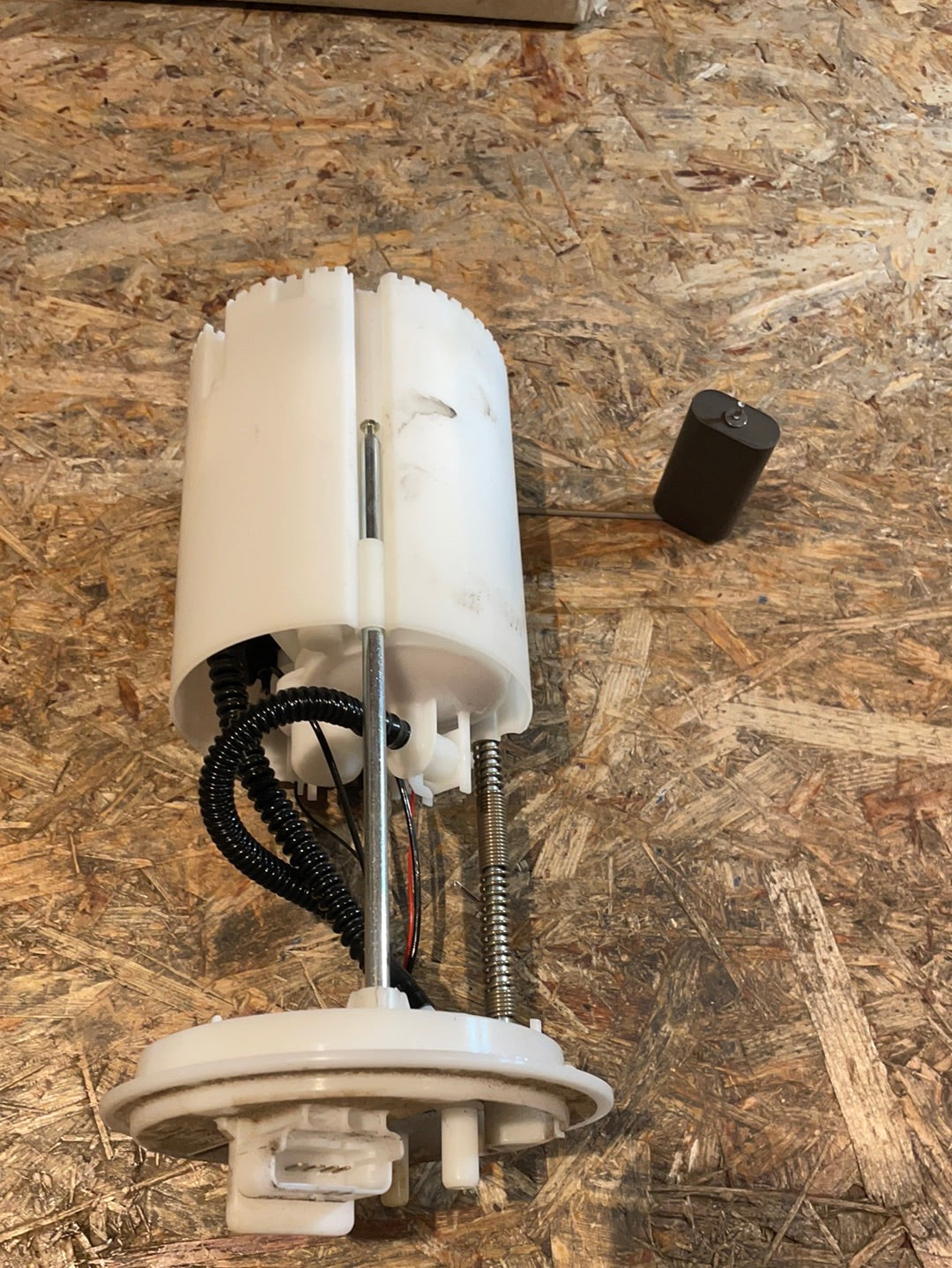 Original GM Opel Meriva B 1.4T Benzinpumpe Tankgeber Neu
