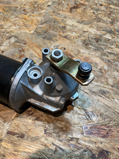 Original GM Opel Omega A Senator B Wischermotor Frontscheibe Neu