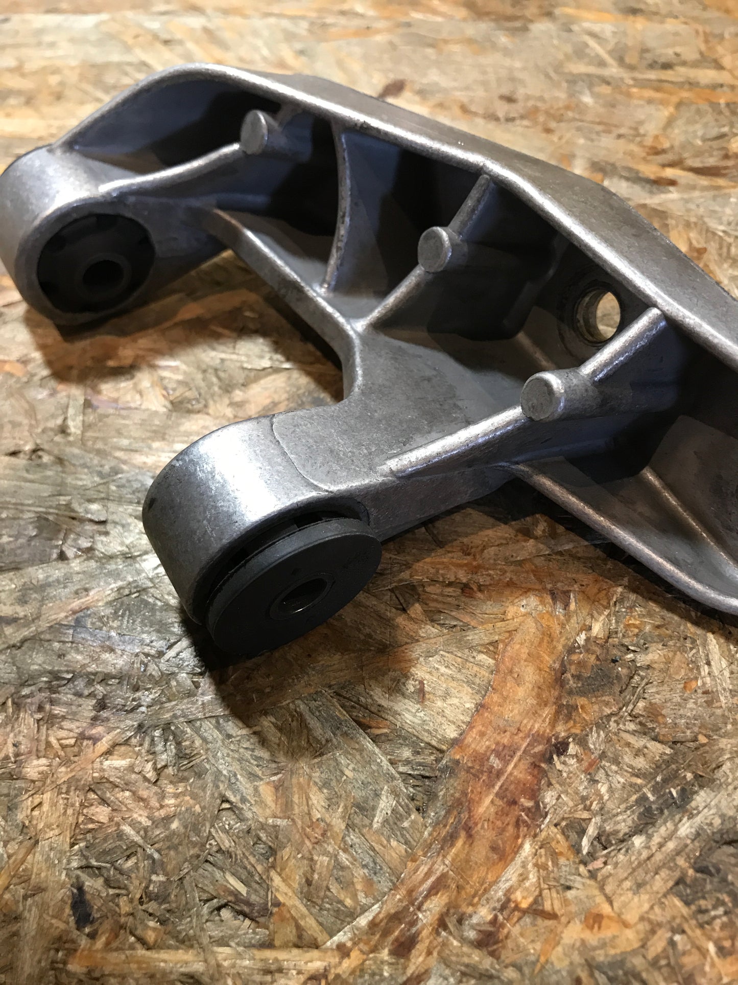 Original Opel Corsa A/B Vectra A Kadett Lichtmaschine Halter NEU