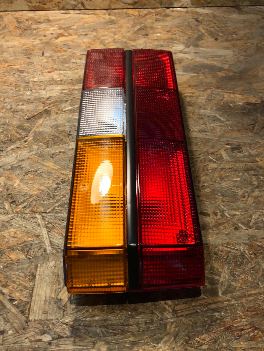 Original Hella VW Golf 1 Bj. 80-83 Gehäuse Heckleuchte Neu