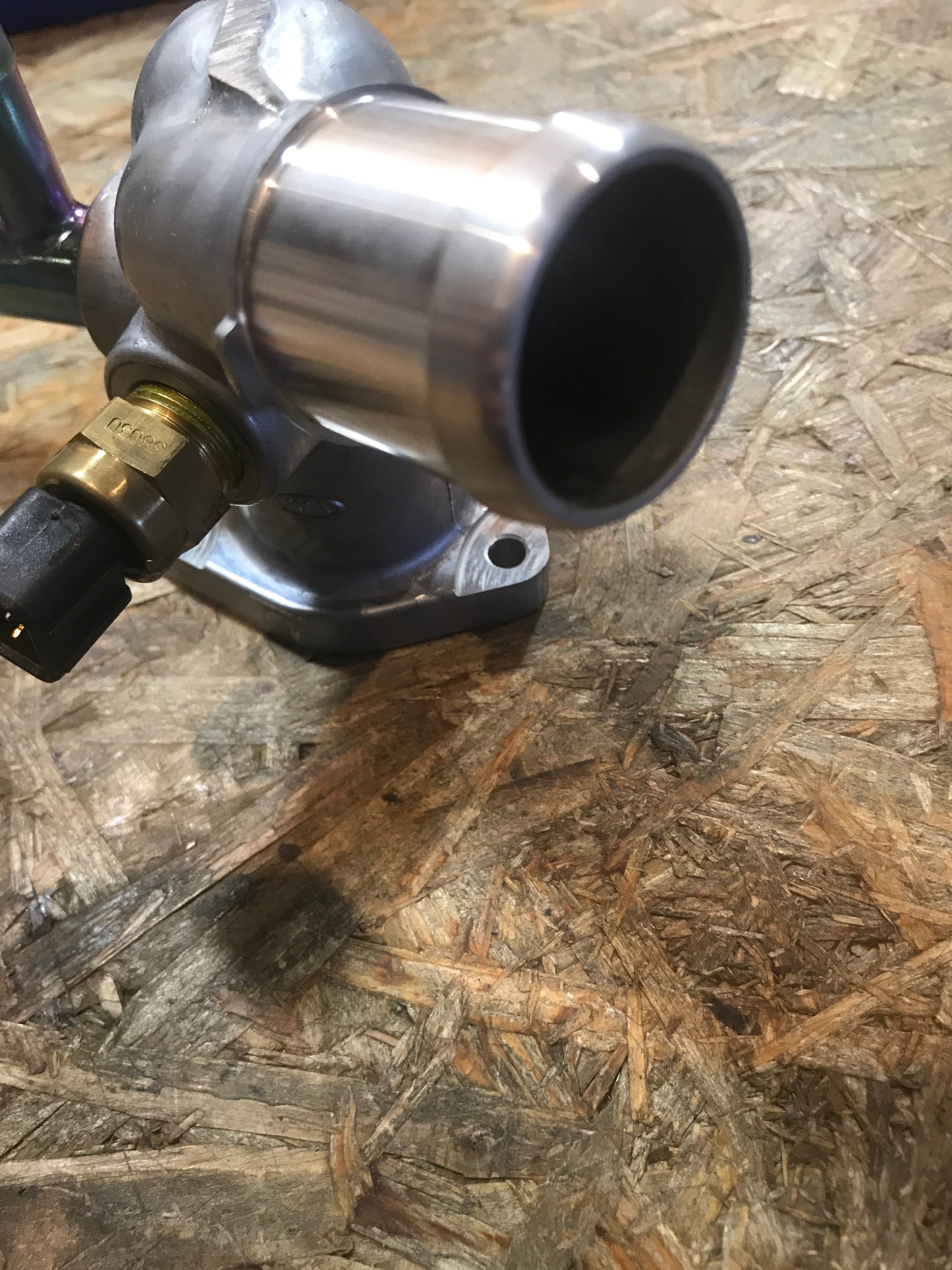 Original Hyundai i20 / Accent / i30 Flansch Wasserverteiler NEU