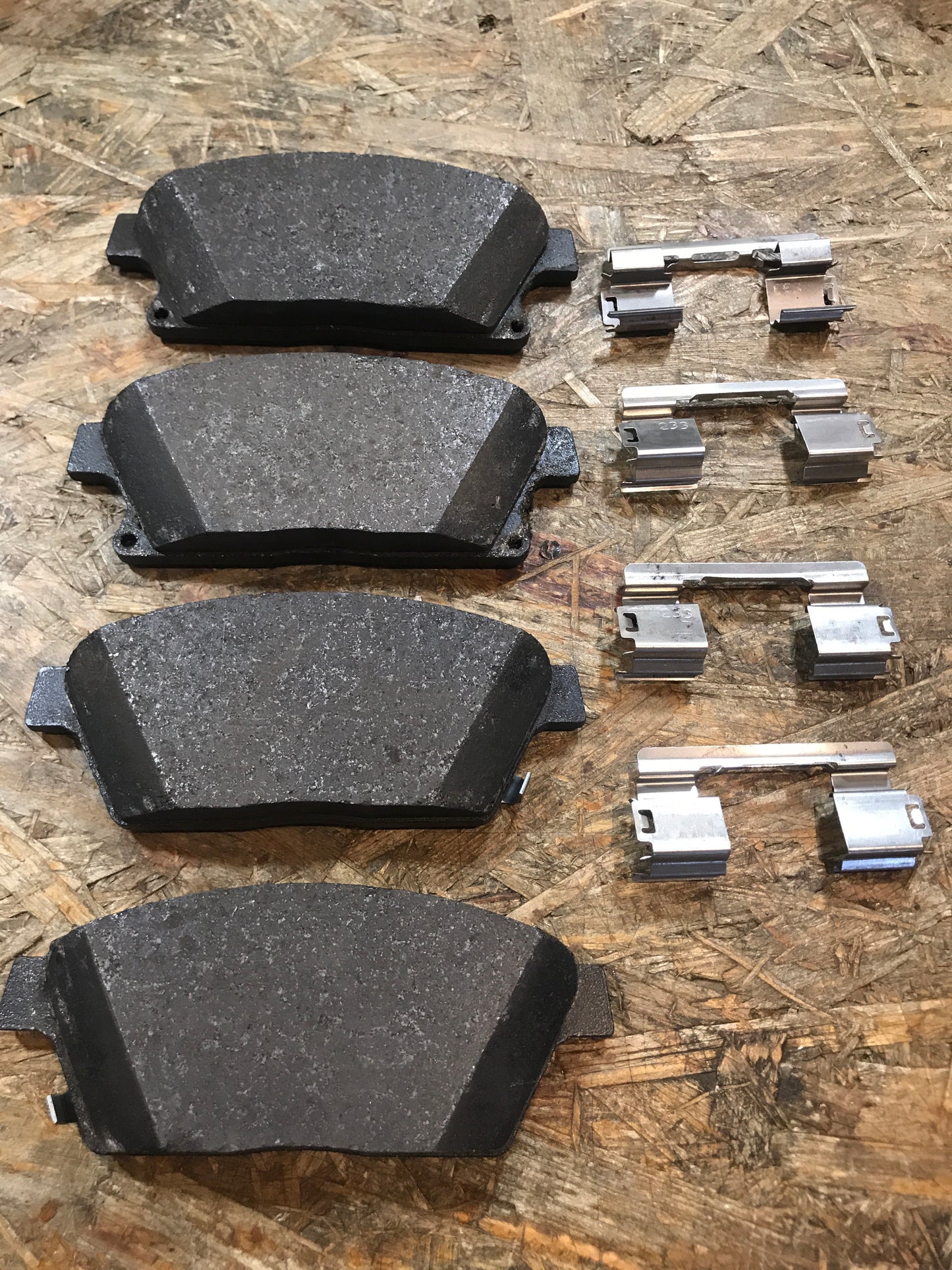 Original Opel Astra J Zafira C 16“ Bremsbeläge Satz vorne  NEU