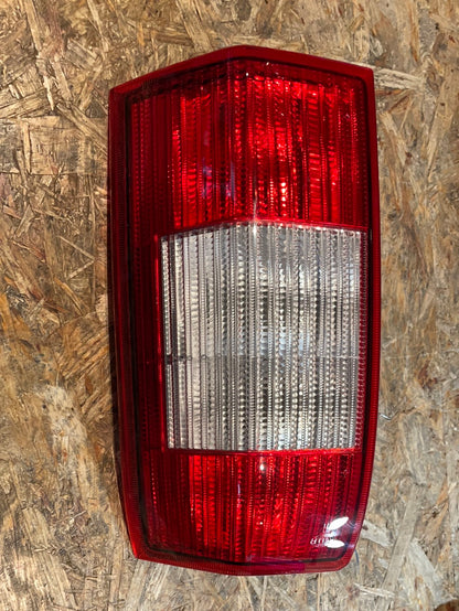 Original GM Opel Omega B Caravan Rückleuchte rechts Neu