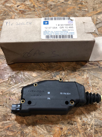 Original GM Opel Corsa A Kadett E Stellmotor Türschloss Neu
