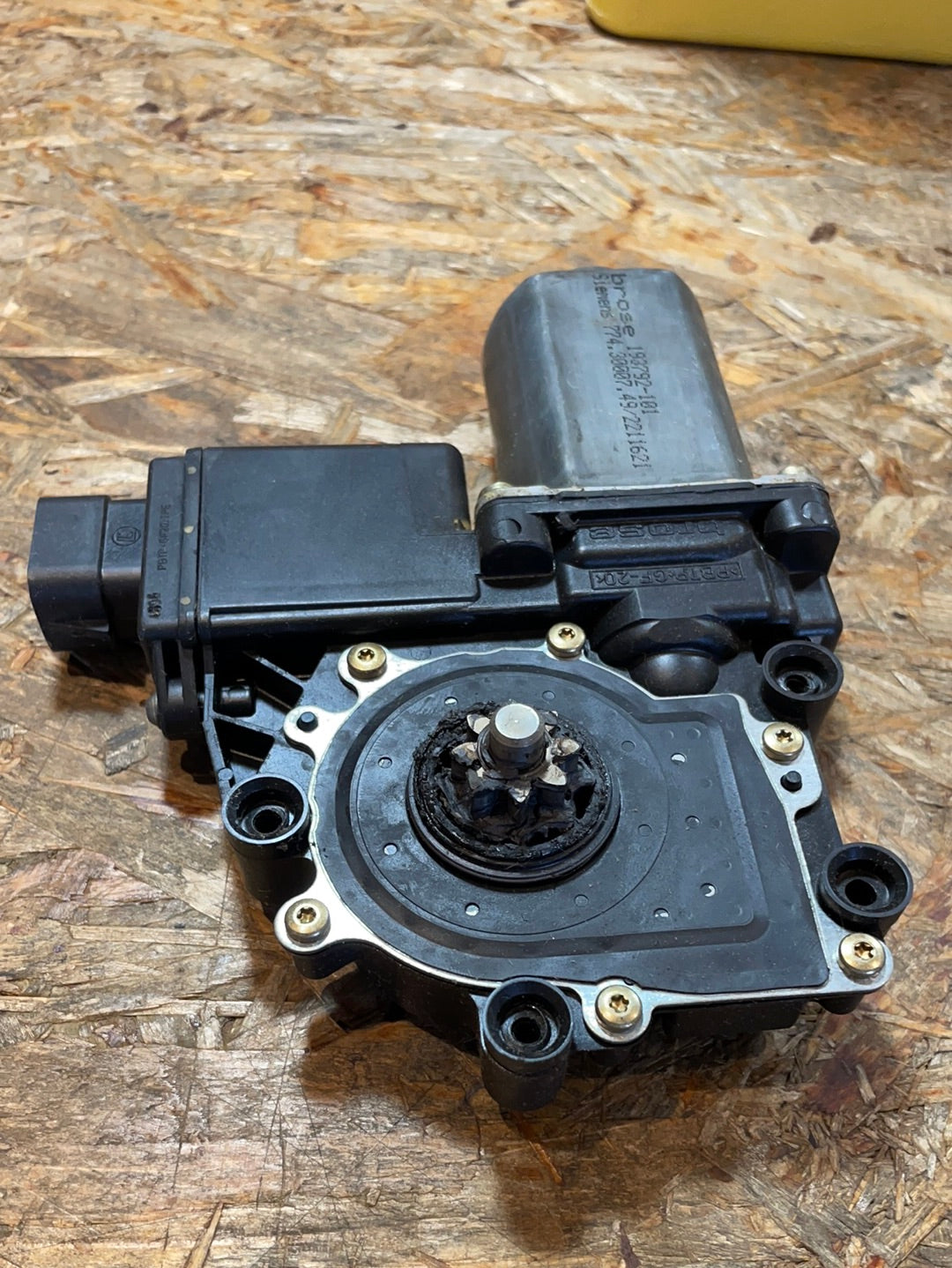 Original GM Opel Omega B Fensterhebermotor Vordertür links Neu