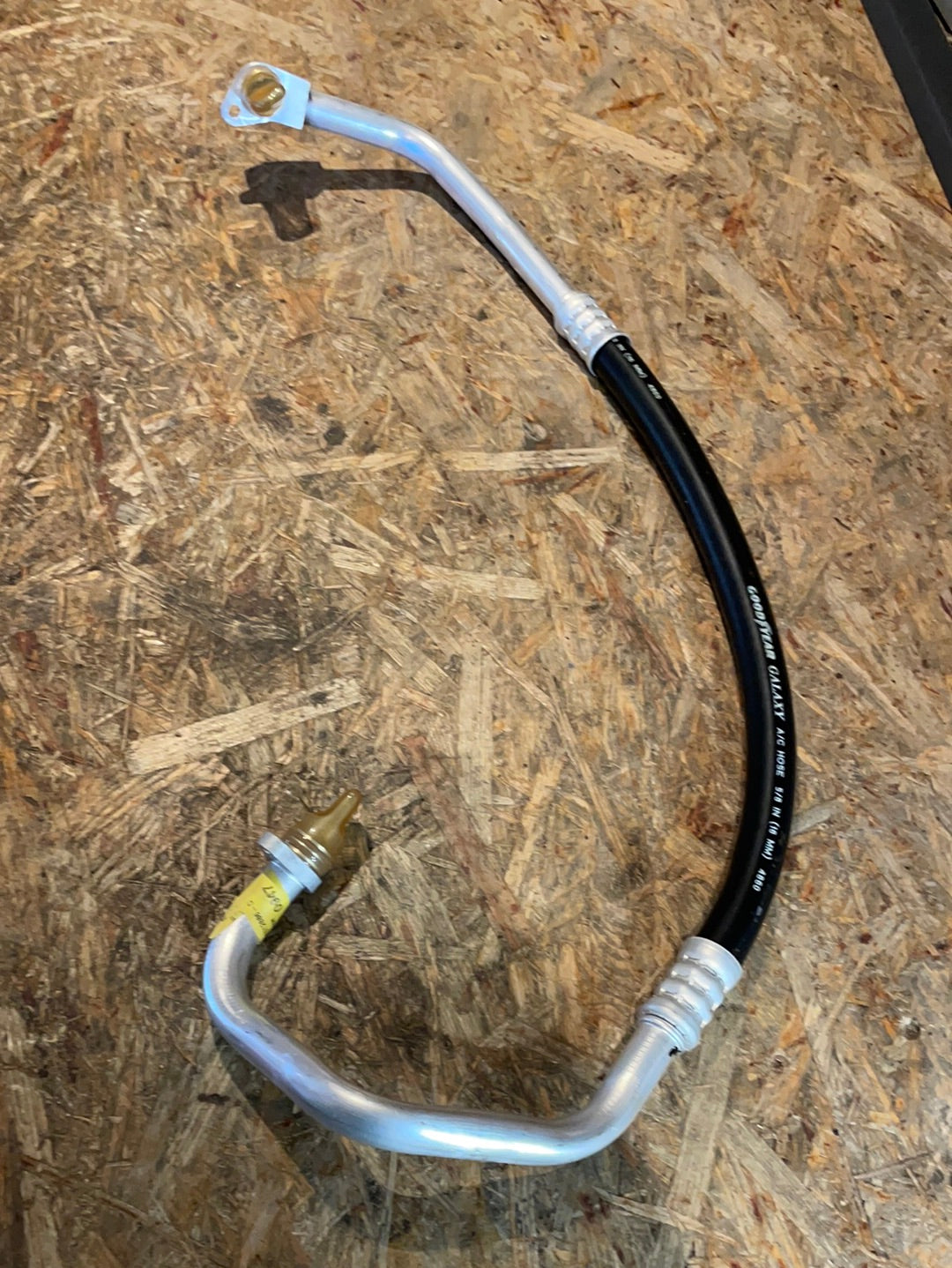 Original GM Opel Vivaro A Renault Trafic 2 Klimaanlage Kondensatorrohr an Kompressor 1,9L Neu