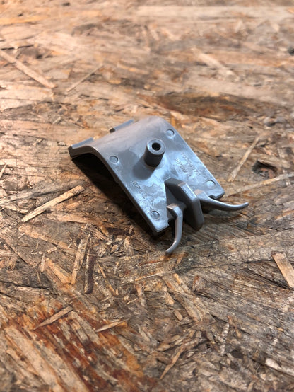 Original GM Opel Sintra Clip Zierleiste unten Heckklappe grau Neu