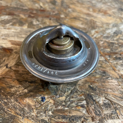 Original GM Opel Kadett C 1.0,1.2 Corsa A 1.0,1.2 Thermostat Kühlmittel Neu