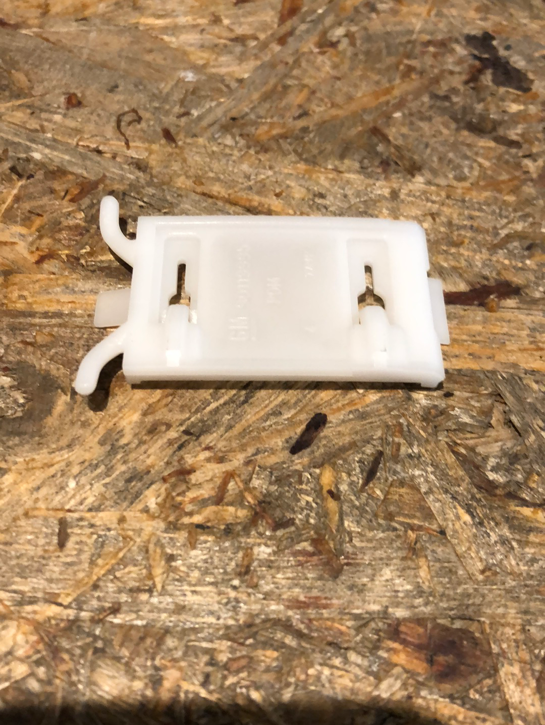 Original GM Opel Corsa A Befestigungsklammer Kotflügelblende Neu