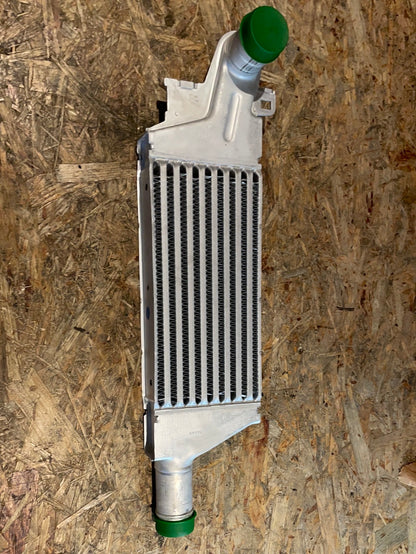 Original GM Opel Y17DT Ladeluftkühler Neu