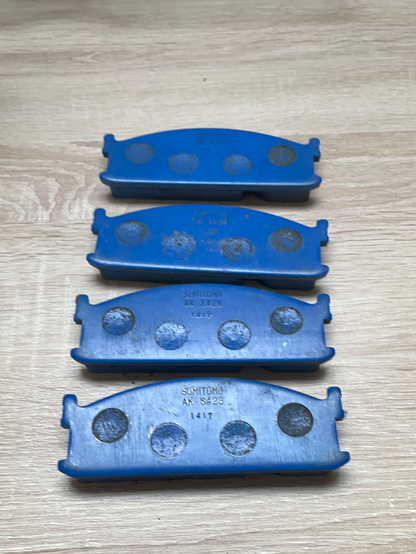 Original GM Opel Frontera B Isuzu Midi Bremsklötze Bremsbelegsatz vorne Neu