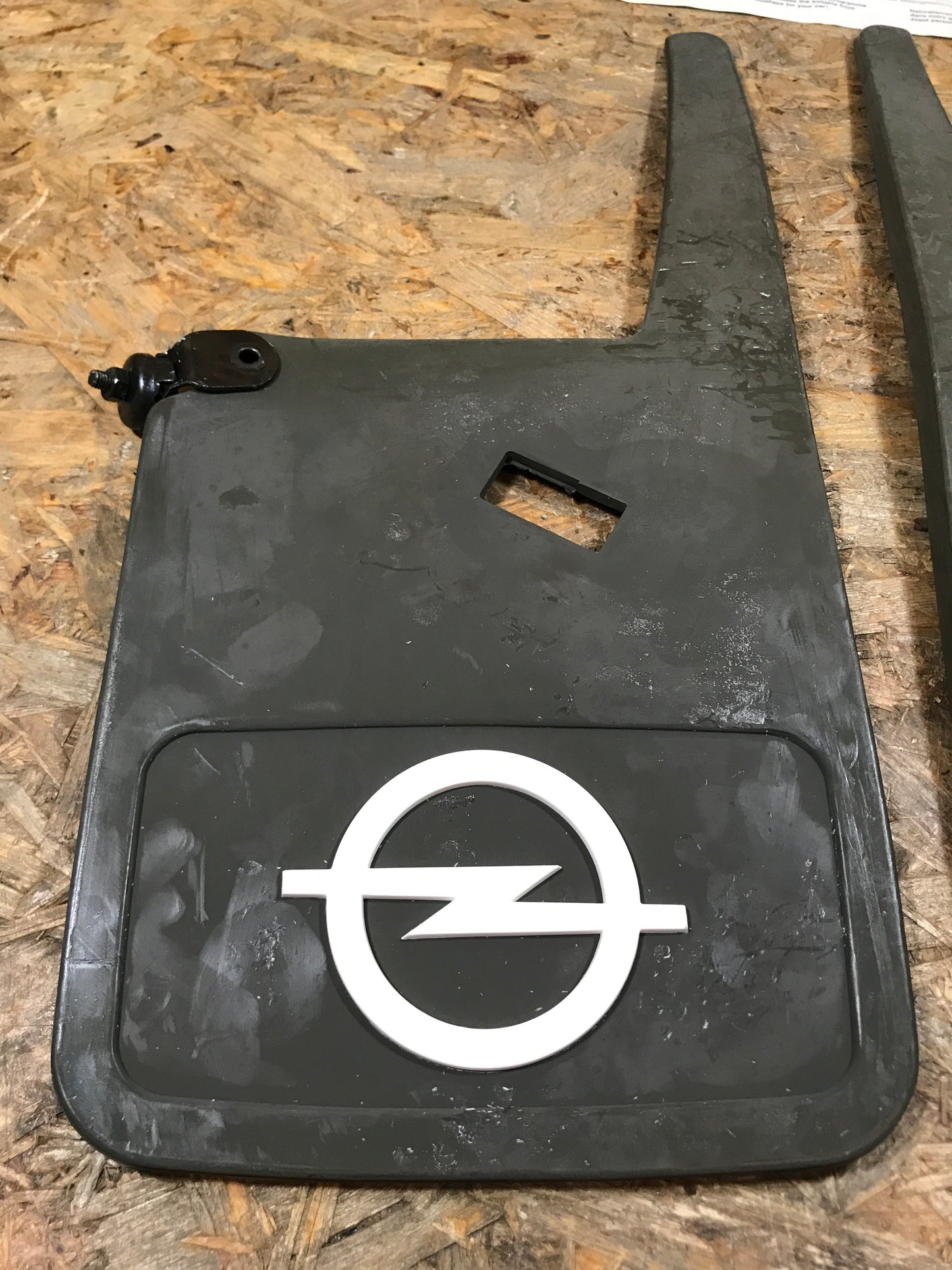 Original Opel Kadett GSI Schmutzfänger hinten NEU