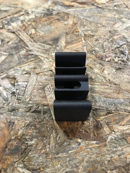 Original Opel Sintra X20XE Kraftstoffleitung Halteclips NEU