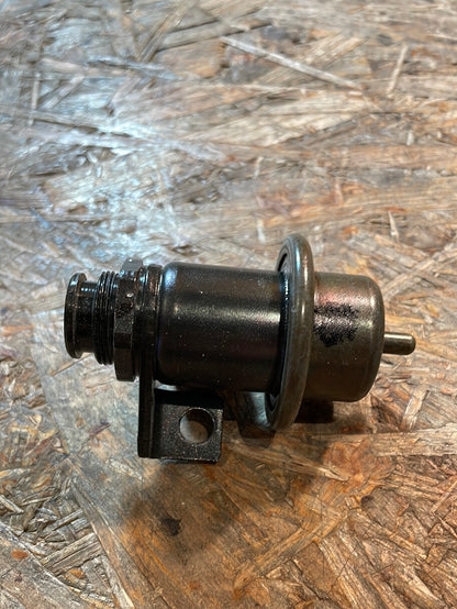 Original GM Opel Monterey A 3,2L Druckregler Benzineinspritzung Neu