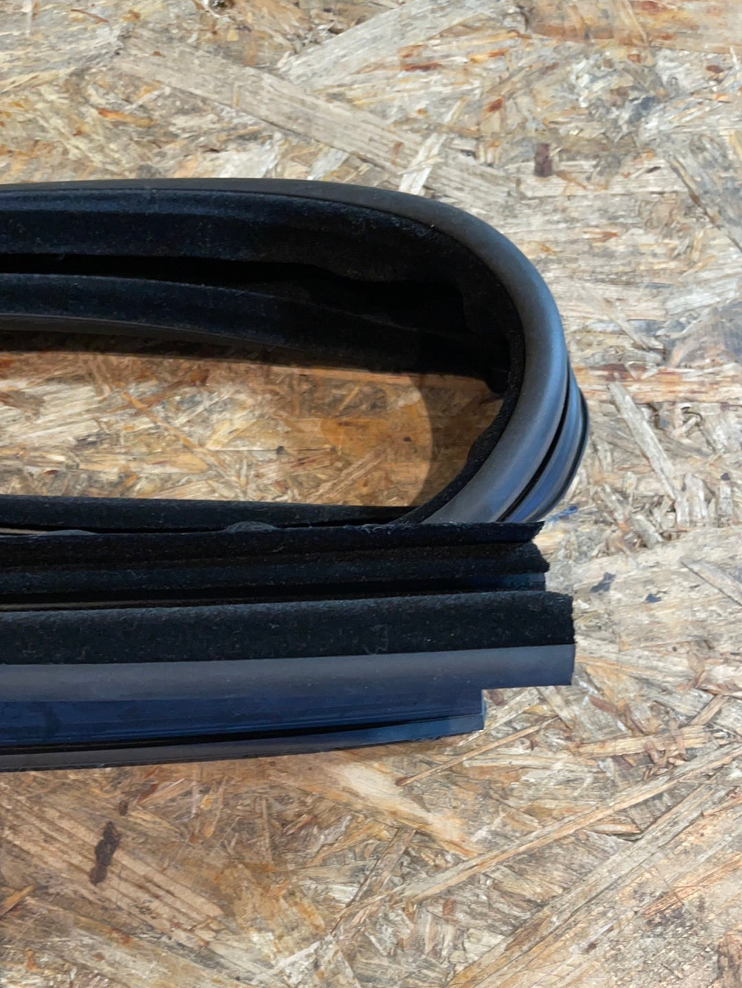 Original GM Opel Astra H Abdichtung Fensterführung Vordertüre links Neu