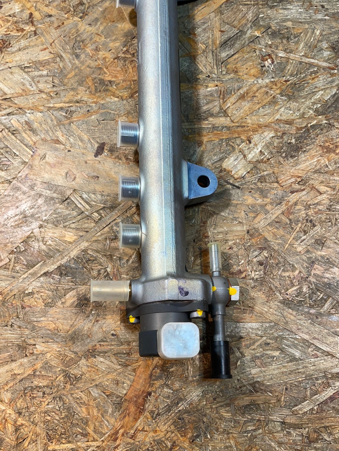 Original GM Opel Agila A Corsa C Tigra Verteilerrohr Kraftstoff Neu