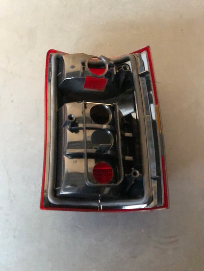 Original GM Opel Omega A Heckleuchte links Neu