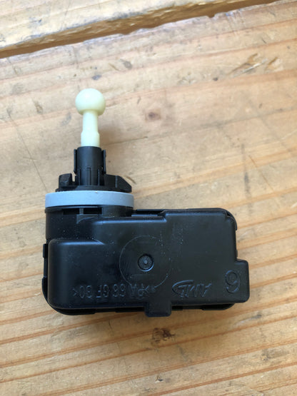 Original GM Opel Astra J Insignia Stellmotor Leuchtweitenregulierung Neu