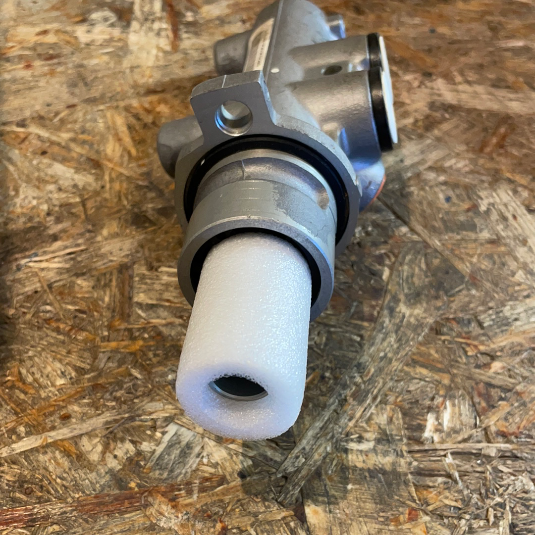 Original GM Opel Movano 2,5D 2,8DTI 2,2DTI 1,9DTI Hauptbremszylinder Neu