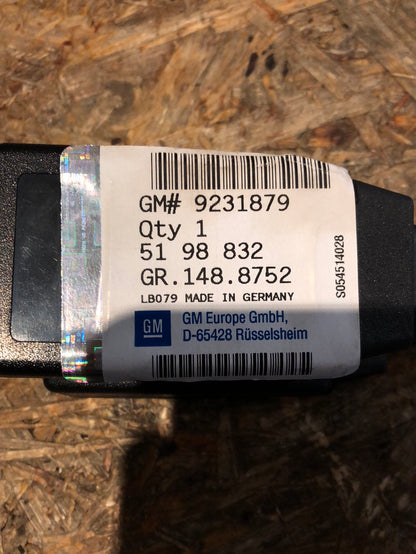 Original GM Opel Corsa C Gurtschloss hinten Mitte Neu