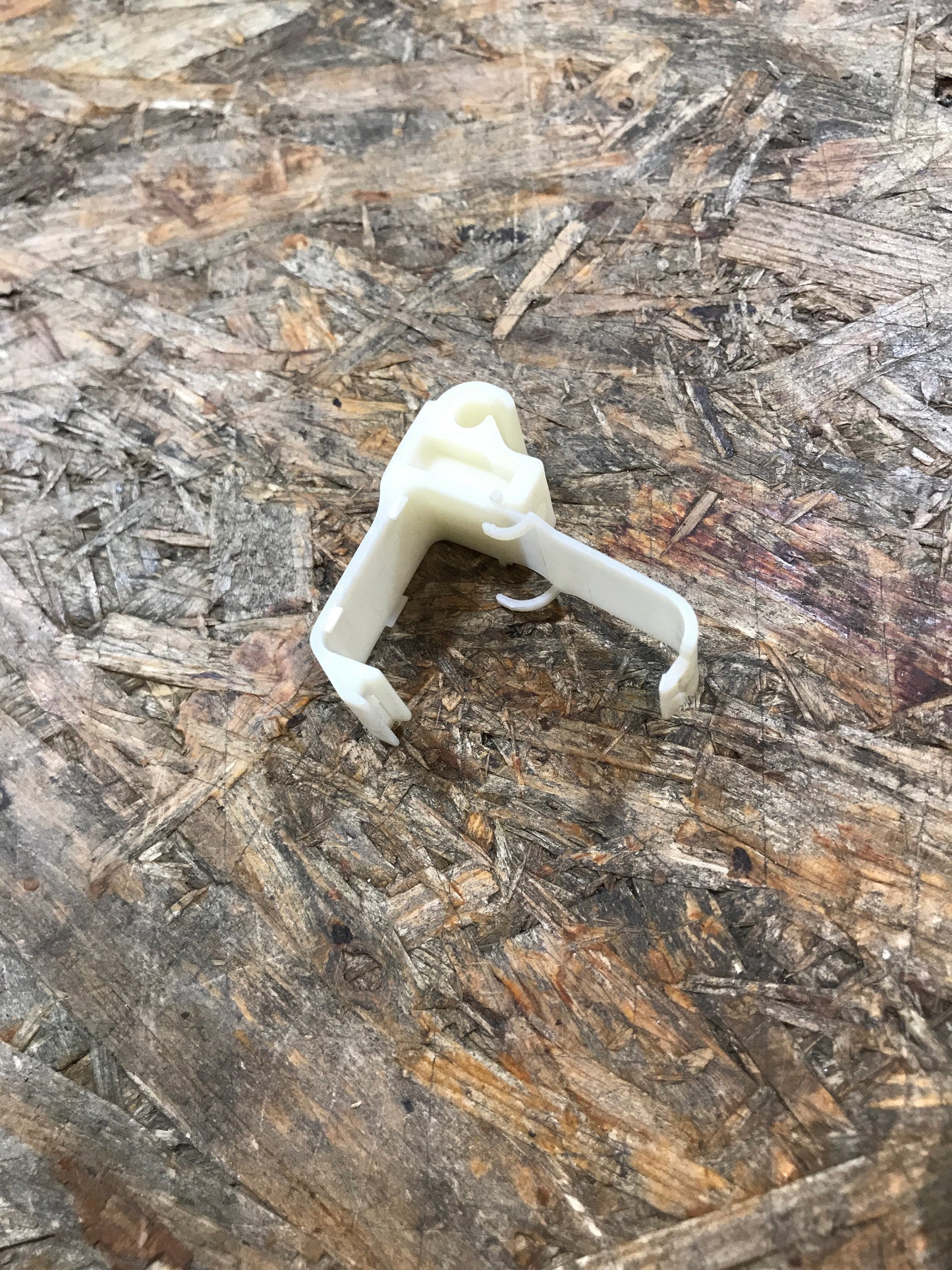 Original Opel Kadett E Clips Kraftstoffleitung NEU