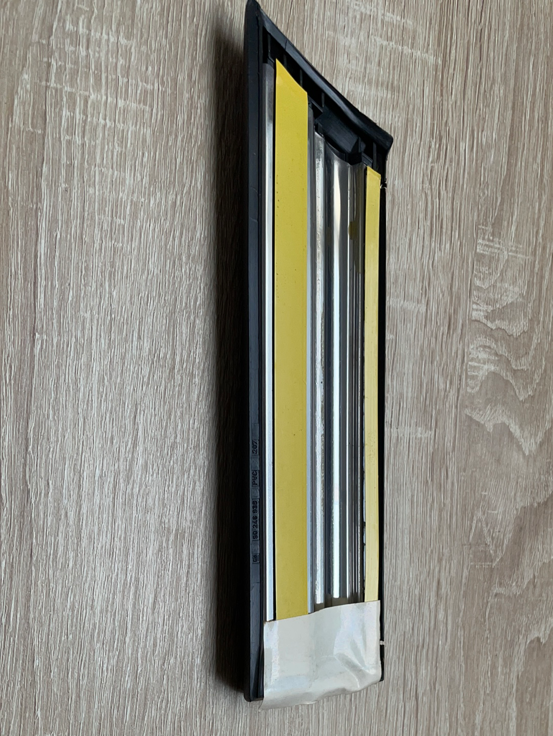Original GM Opel Omega A Schutzzierleiste Kotflügel vorne links dunkelgrau Neu