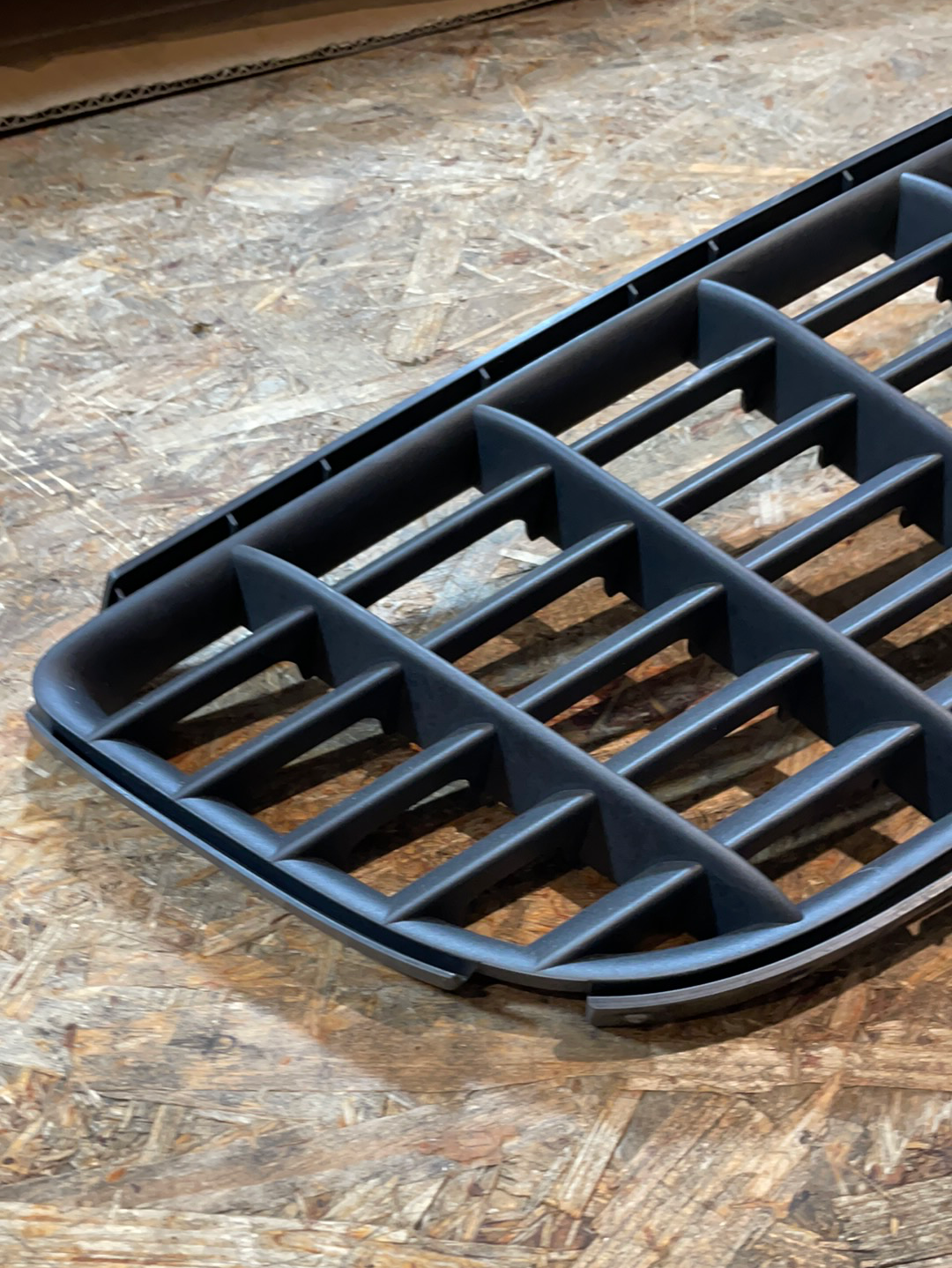 Original GM Opel Astra H Frontgrill Kühlergrill unten Neu