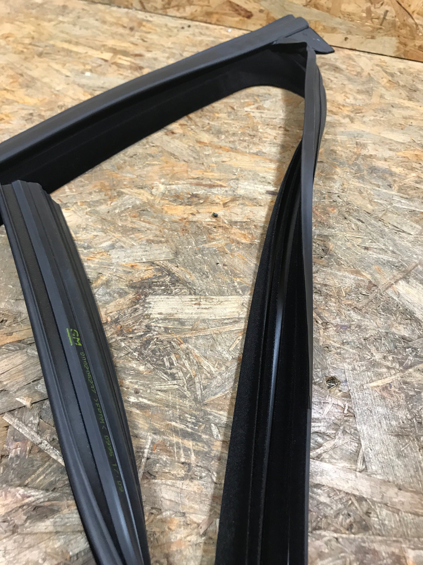 Original Opel Astra J Dichtung fensterführung vorne links NEU