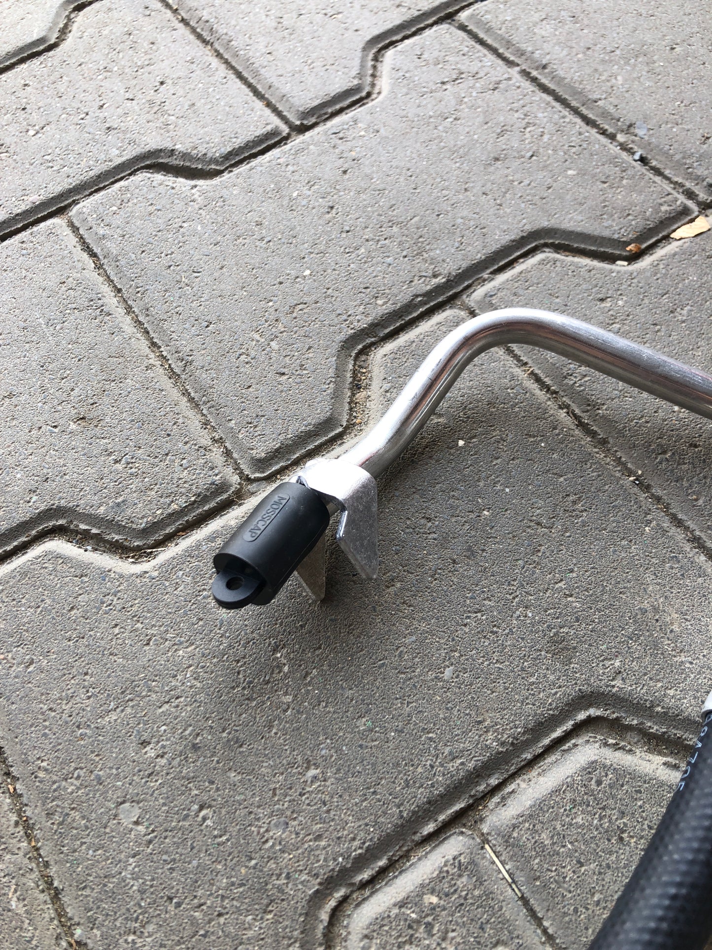 Original GM Opel Vivaro A 2,5 Rohr Hilfskraftlenkung an Behälter Neu