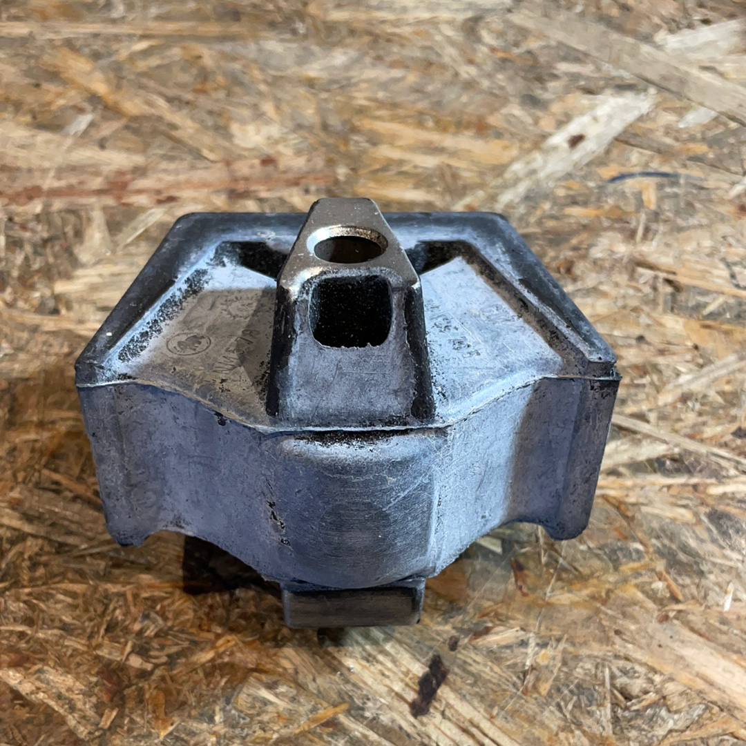 Original GM Opel Kadett D Motorlager Dämpfungsblock vorne links Neu