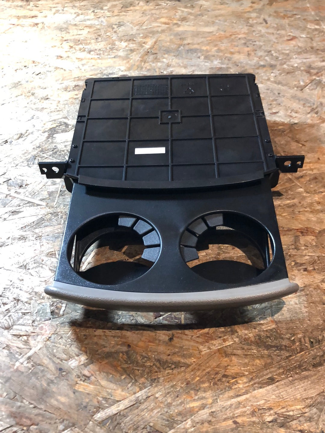 Original GM Chevrolet Tacuma Rezzo Becherhalter Mittelteil Konsole Neu
