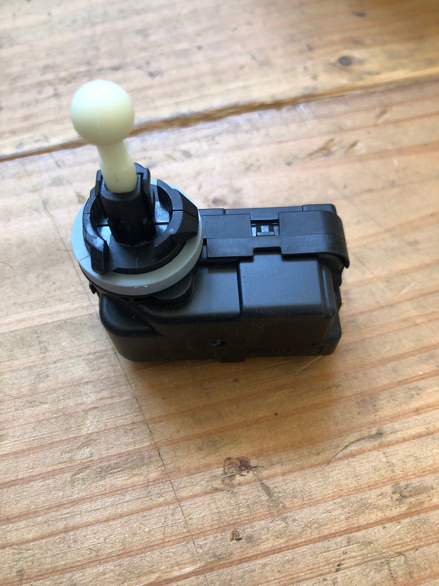 Original GM Opel Astra J Insignia Stellmotor Leuchtweitenregulierung Neu