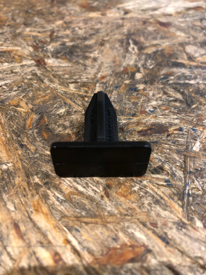 Original GM Opel Astra J Fixierstift Deckenbespannung Neu