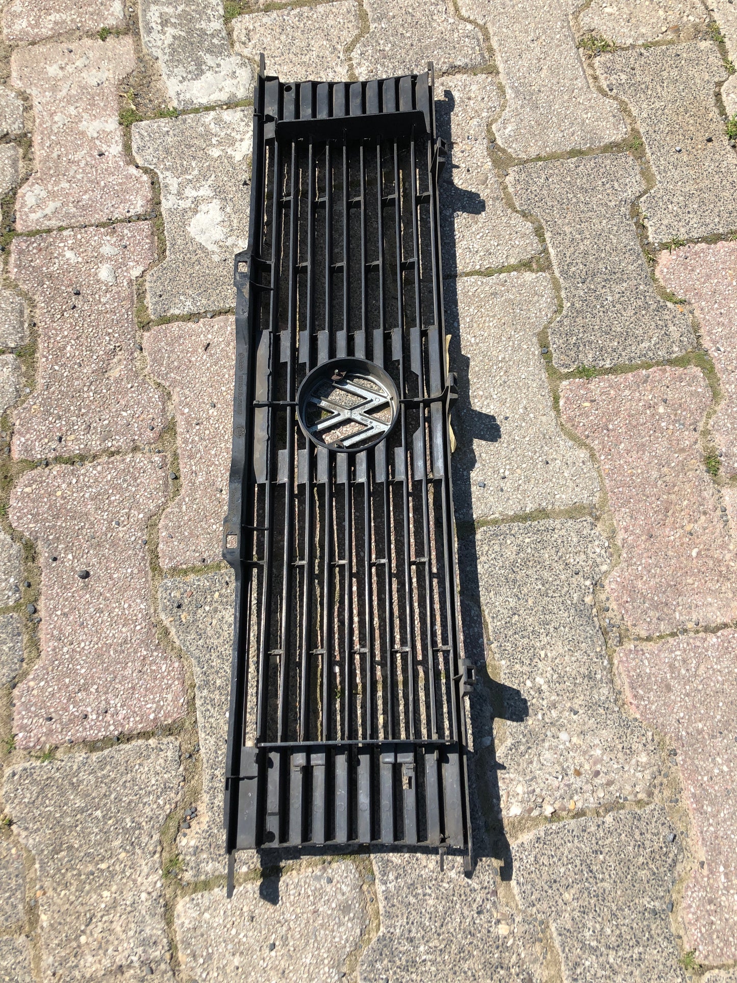 Original VW Passat 32 B Frontgrill Neu